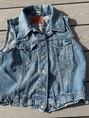 LEVI'S DENIM VEST WOMENS SM SLEEVELESS JEAN VEST COUNTRY CONCERT JACKET WESTERN